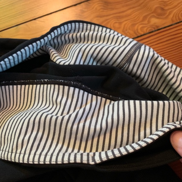 Black lululemon size 8 pants - Picture 3 of 4